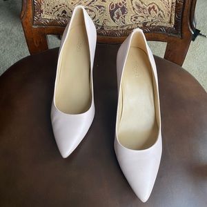 Michael Kors Soft Pink Pumps